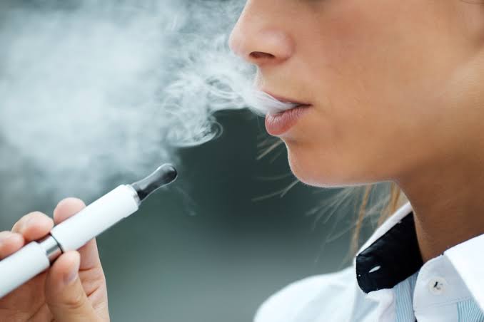Wangi tapi Berisiko: Dampak Vaping terhadap Gigi dan Gusi